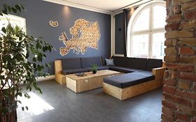 Blue Doors Hostel Ktv